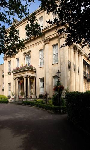 Willoughby House Hotel & Apartments Челтнъм Екстериор снимка