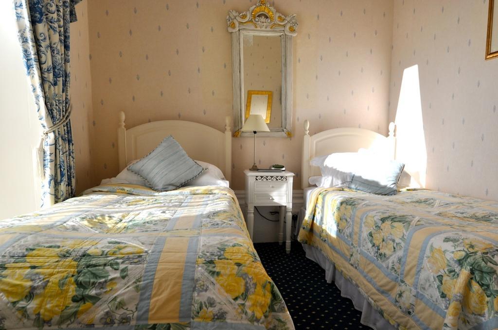 Willoughby House Hotel & Apartments Челтнъм Стая снимка