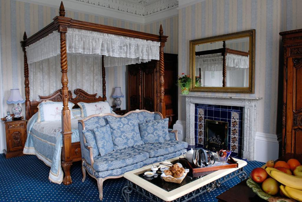 Willoughby House Hotel & Apartments Челтнъм Стая снимка