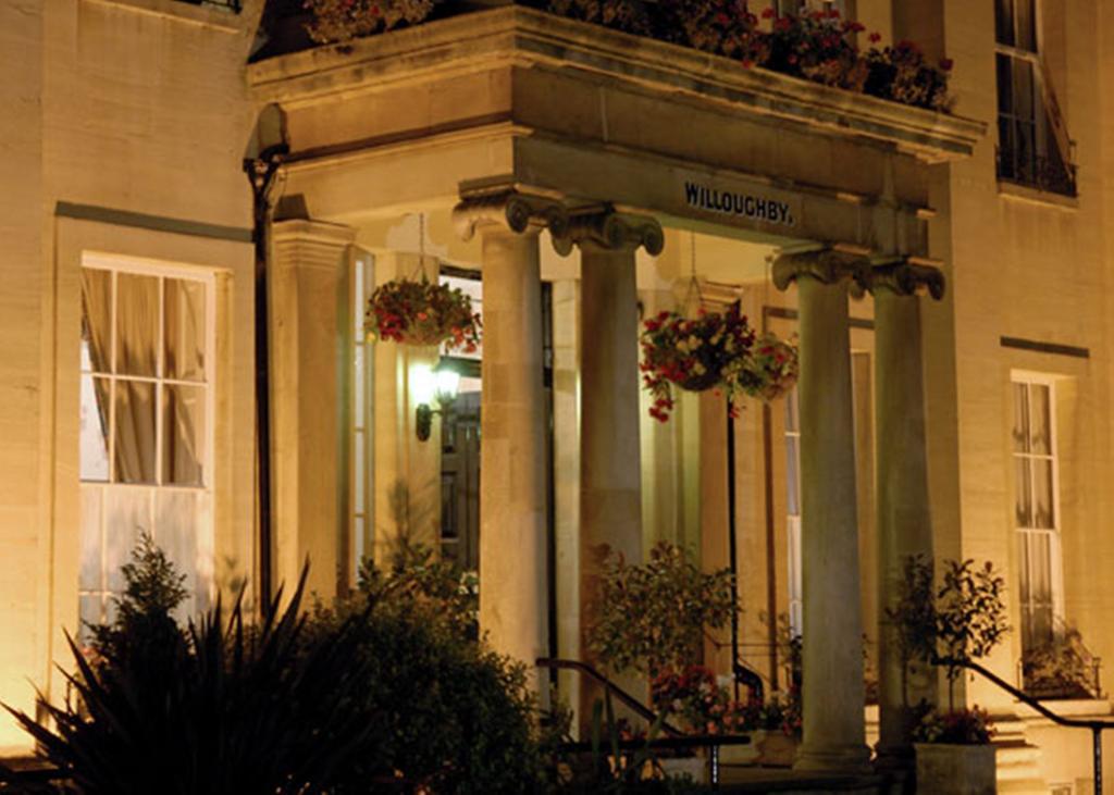 Willoughby House Hotel & Apartments Челтнъм Екстериор снимка