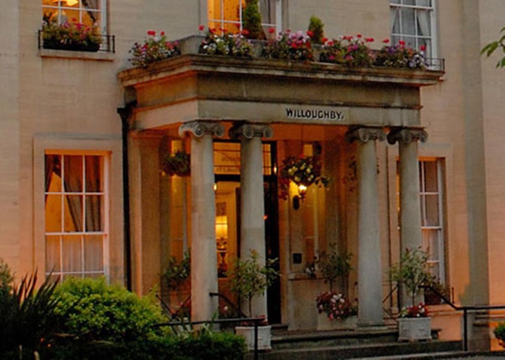Willoughby House Hotel & Apartments Челтнъм Екстериор снимка