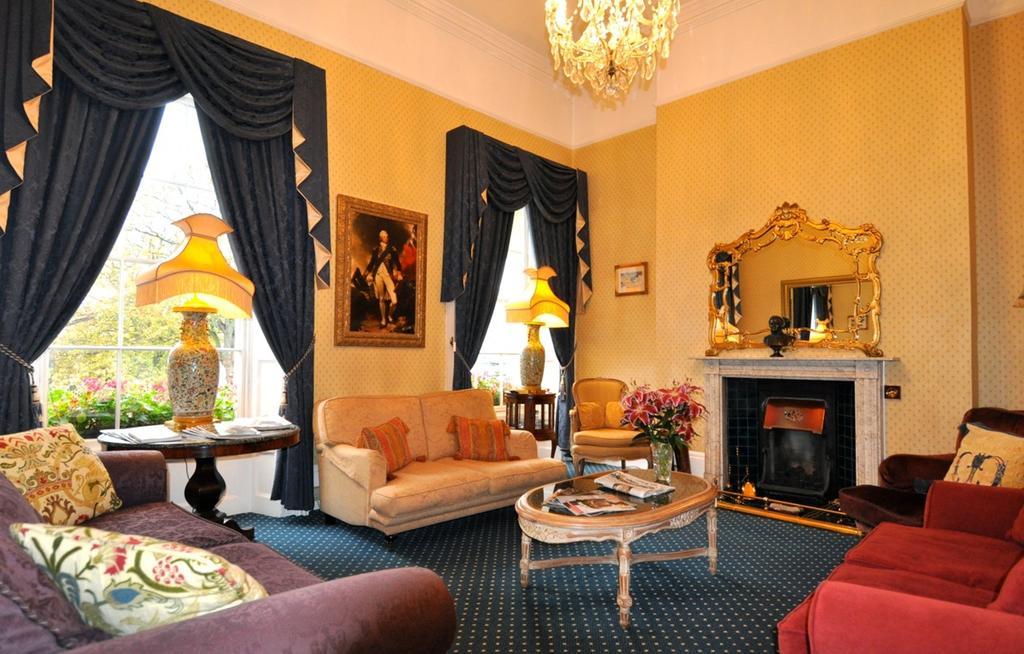 Willoughby House Hotel & Apartments Челтнъм Екстериор снимка